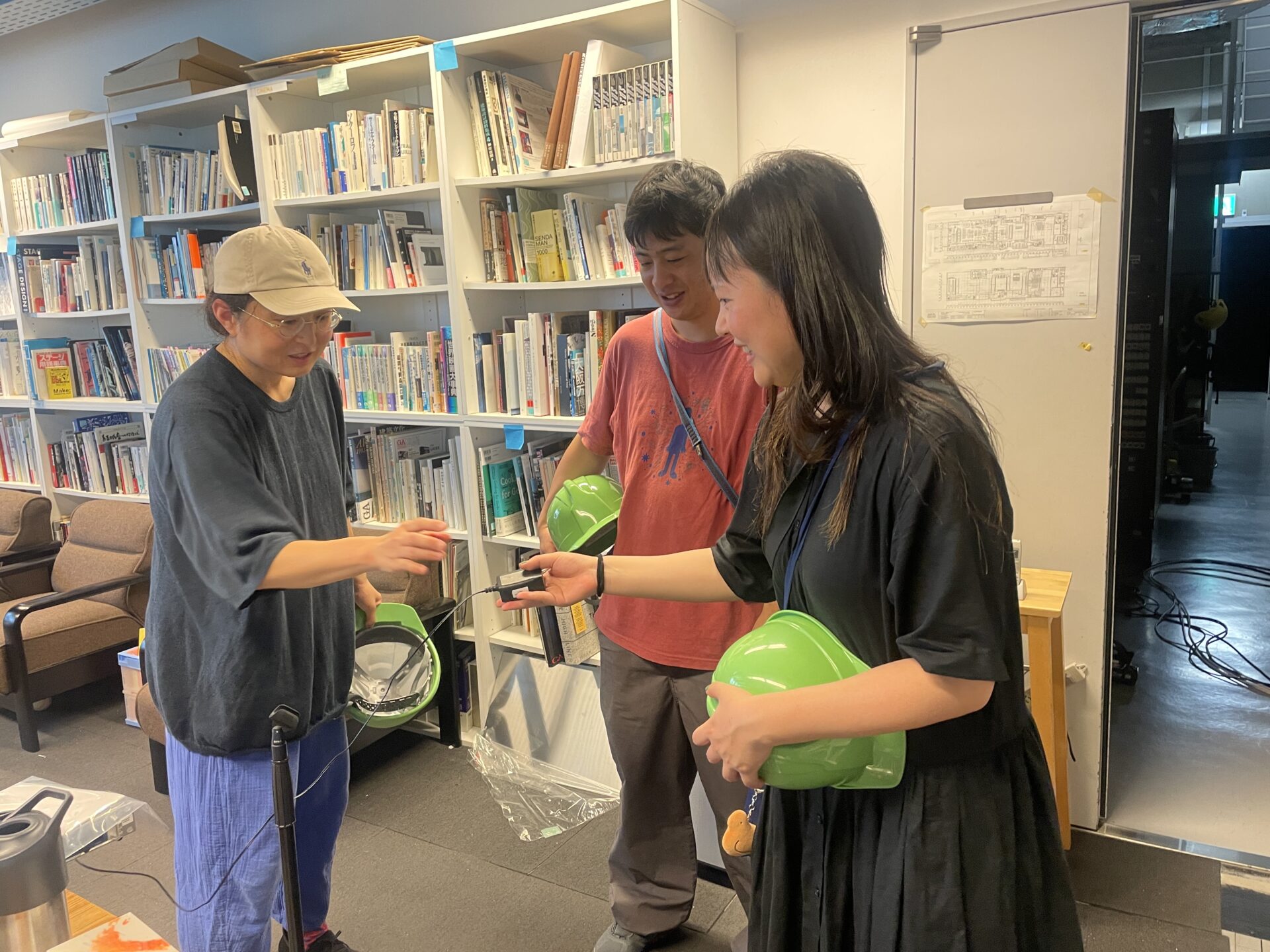 Aoyagi holding the switch handed over by YCAM staff.